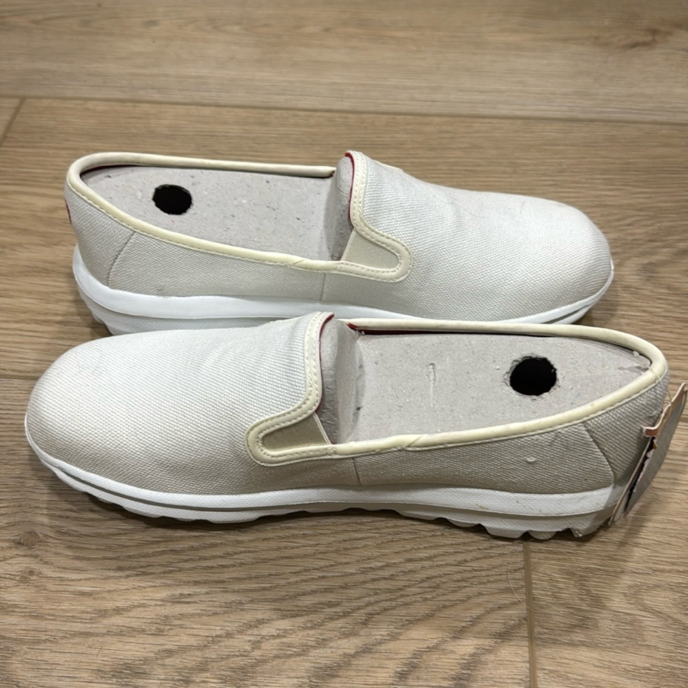 NWT Skechers Go Walk Cadence Shoes
